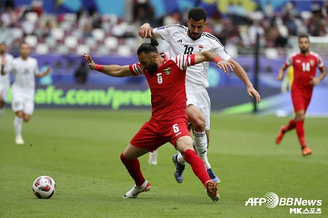 FC 서울에서 활약 중인 요르단 국가대표 수비수 야잔(사진 왼쪽). 사진=AFPBBNews=News1