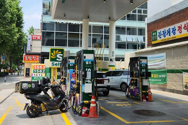 지난 17일 서울 마포구 한 주유소  이영기 기자