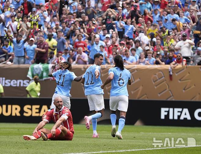 [필라델피아=AP/뉴시스] 잉글랜드 프로축구 프리미어리그(EPL) 맨체스터 시티의 제레미 도쿠. 2025.06.18.