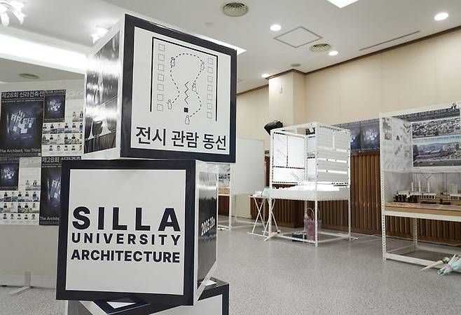 [부산=뉴시스] 신라대학교는 오는 22일까지 부산 사상구 대학 내 의생명2관 1층 세미나실에서 '그대들이 생각하는 건축'이라는 주제로 건축학과 제28회 졸업작품 전시회를 개최한다고 19일 밝혔다. (사진=신라대 제공) 2025.06.19. photo@newsis.com *재판매 및 DB 금지