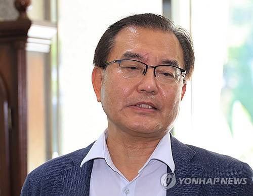 기자 질문에 답하는 이명현 특별검사 (서울=연합뉴스) 최재구 기자 = 순직 해병 수사 방해 의혹 사건을 수사하는 이명현 특별검사가 18일 서울 서초구 자신의 사무실에 출근하며 기자의 질문에 답하고 있다. 2025.6.18 jjaeck9@yna.co.kr