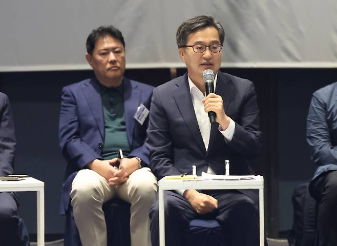 김동연 지사가 타운홀 미팅에서 발언하고 있다. 경기도 제공