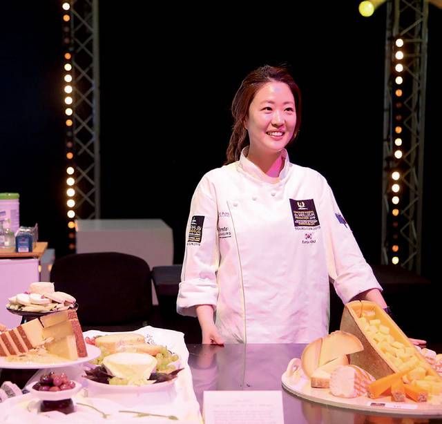 김 대표는 프랑스에서 열린 ‘국제 치즈 대회’에서 한국의 ‘관혼상제’를 주제로 한 치즈 플레이팅을 선보였다.