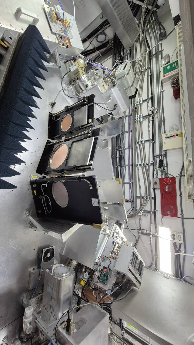 KVN 연세전파천문대 전파망원경의 동시관측 수신기 장치. 김윤수 기자