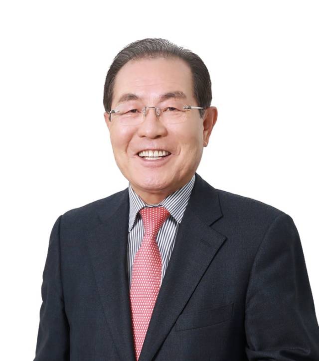 윤동한 한국콜마 회장