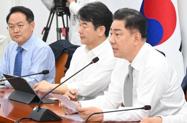 김병기 더불어민주당 대표 직무대행 겸 원내대표가 19일 국회에서 열린 정책조정회의에 참석해 발언하고 있다. 오승현 기자