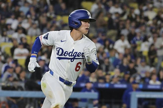 LA 다저스 김혜성이 신인왕 모의 투표에서 내셔널리그(NL) 2위를 차지했다. MLB닷컴은 19일(한국시간) MLB 전문가 패널 34명을 대상으로 실시한 올 시즌 신인왕 모의 투표 결과를 발표했다. 김혜성은 1위 표만 3장을 받았다. AP뉴시스