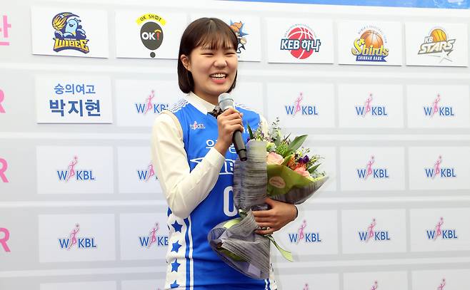 숭의여고 출신 박지현이 2018~2019시즌 WKBL 신인 선수 드래프트에서 우리은행의 지명을 받은 뒤 소감을 말하고 있다. 연합뉴스