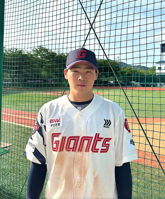 ▲ 독립야구단 화성시 코리요에서 뛰었던 박찬형은 최근 롯데와 육성선수 계약을 맺었다. ⓒ롯데 자이언츠