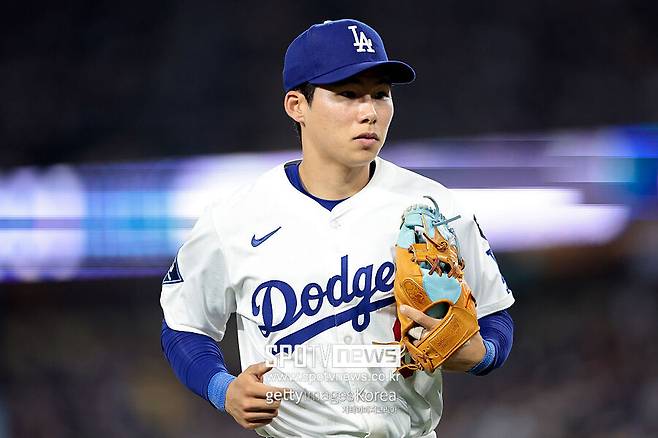 수비하고 들어오는 김혜성.