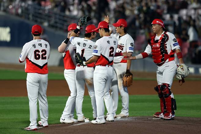 18일 승리 후 기뻐하는 KIA 선수들. /사진=KIA 타이거즈 제공