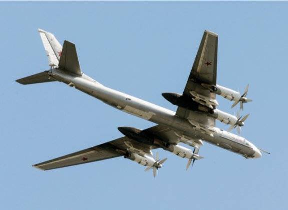 우크라이나군의&nbsp;드론 공격으로 파괴된 것과 같은 모델인 러시아군 장거리 전략폭격기 TU-95. 뉴시스