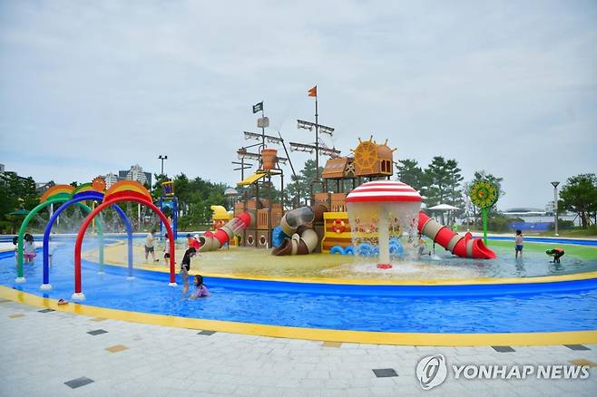 속초 조양동 청초호유원지 물놀이터 [속초시 제공. 재판매 및 DB 금지]