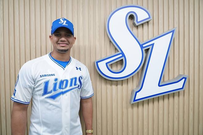 삼성 유니폼을 입은 새 외국인 투수 가라비토 [삼성 라이온즈 제공. 재판매 및 DB 금지]