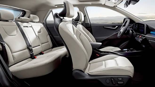 기아 니로 하이브리드 실내