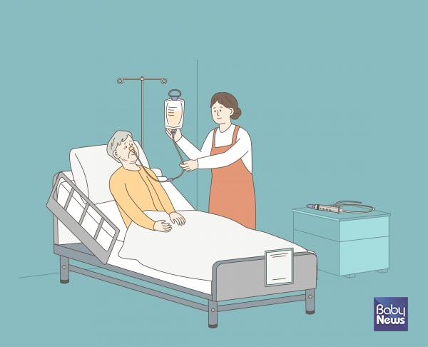 최근 인구보건복지협회가 발간한 '초고령사회 대응 돌봄인력 수요-공급 연구'에 따르면 향후 간호사를 제외한 장기요양보험 급여 제공의 핵심인력인 ▲요양보호사 ▲사회복지사 ▲간호조무사 ▲물리(작업)치료사 모두 공급이 부족해져 수급 불균형이 심각할 것으로 보인다. ⓒ베이비뉴스