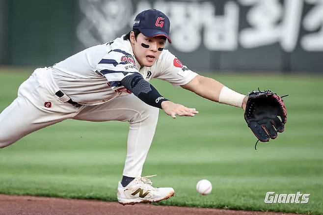 롯데자이언츠의 내야 공백을 훌륭히 메우고 있는 한태양. 사진=롯데자이언츠