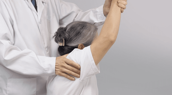 도수치료는 통증을 줄이고 관절의 유연성을 회복시키는 효과가 있다｜출처: 클립아트코리아