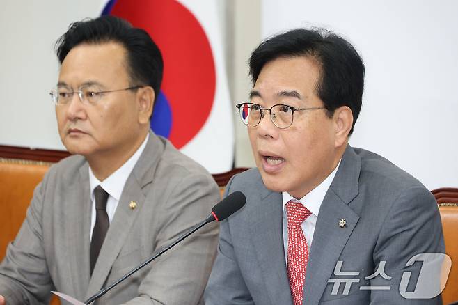 송언석 국민의힘 원내대표가 19일 오전 서울 여의도 국회에서 열린 비리백화점 이재명 정부 인사청문회 대책회의에서 발언하고 있다. 2025.6.19/뉴스1 ⓒ News1 이광호 기자