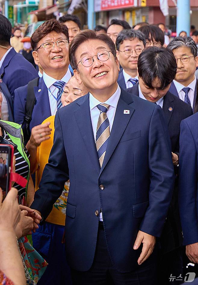 이재명 대통령이 20일 울산 울주군 언양알프스시장을 방문하고 있다. (대통령실 제공) ⓒ News1 박지혜 기자