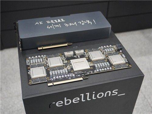 이재명 대통령이 사인한 리벨리온 반도체. 연합뉴스