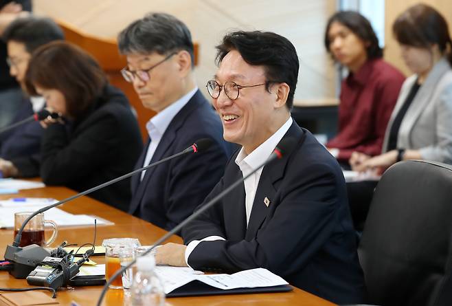 김민석 국무총리 후보자가 20일 오전 대구 수성구 알파시티 내 대구디지털혁신진흥원에서 열린 '인공지능 전환(AX) 연구거점 조성을 위한 경청 간담회'에 참석해 모두발언을 하고 있다. /뉴스1