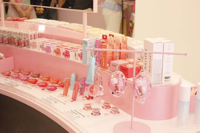 비건&웰니스 뷰티 브랜드 ‘어뮤즈(AMUSE)’가 서울 한남동에 이어 성수동 연무장길에 두 번째 플래그십 스토어 '어뮤즈 핑크 하우스'를 오픈했다. ⓒ데일리안 남가희 기자