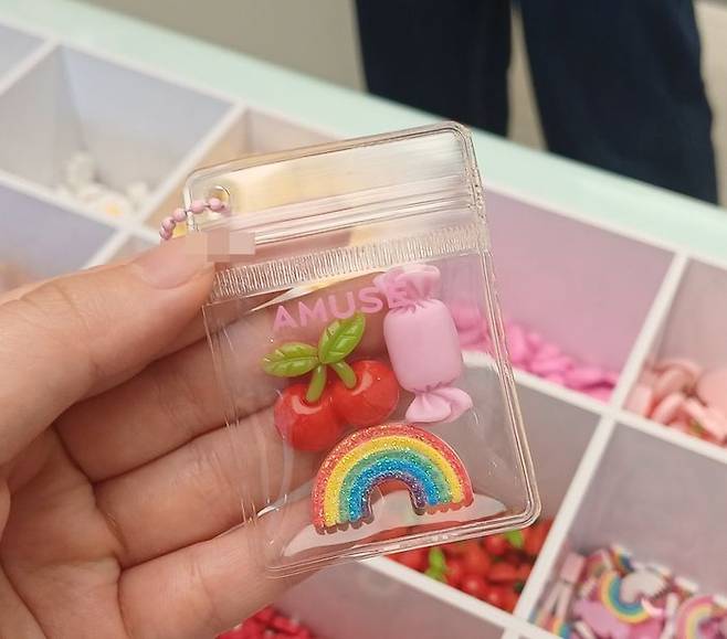 2층은 체험 공간으로 꾸며졌다. 체험존에서는 맞춤형 열쇠고리를 만들 수 있었다. ⓒ데일리안 남가희 기자