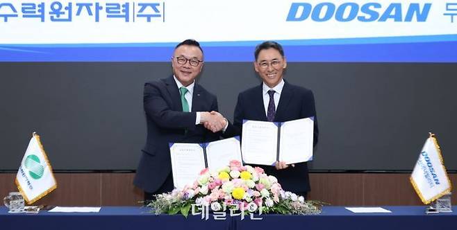 한국수력원자력은 20일 서울 한수원 방사선보건원에서 두산에너빌리티와 영동양수 1·2호기 주기기 공급계약을 체결했다.ⓒ한수원