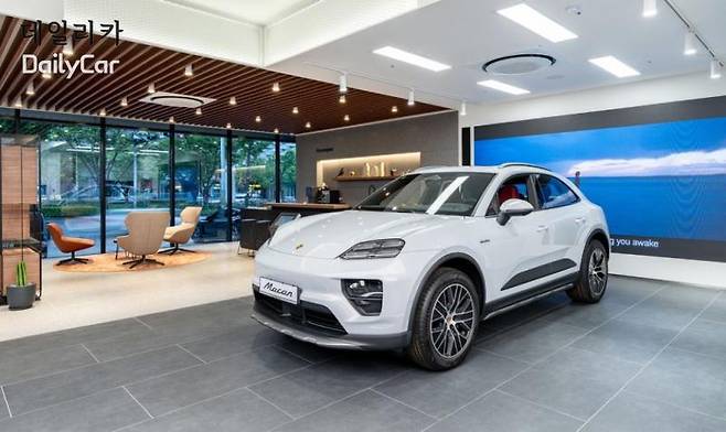 포르쉐 딜러 아우토슈타트 포르쉐 센터 대구 (마칸)