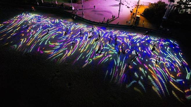 속초해수욕장의 미디어아트.