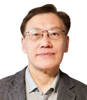 최인한 시사일본연구소 소장 - 일본 전문 저널리스트, 현 숙명여대 미래교육원 강사, 전 일본 유통과학대학 객원교수, ‘일본에 대한 새로운 생각’ 저자