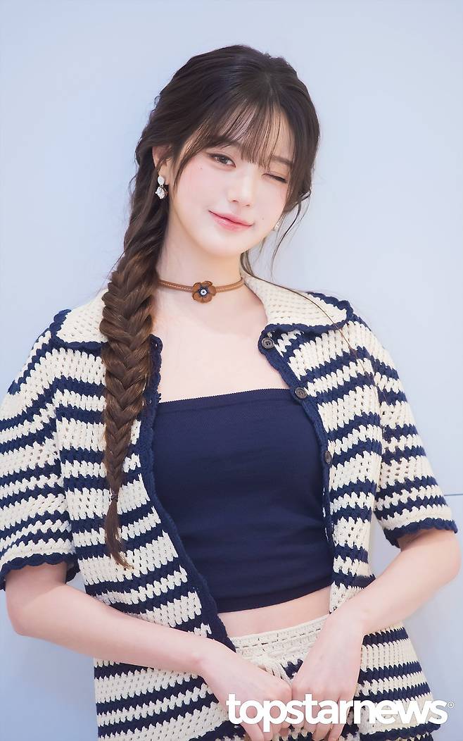 15703909_1614152_4751.jpg 오늘자 미우미우 아이브 장원영 기사사진