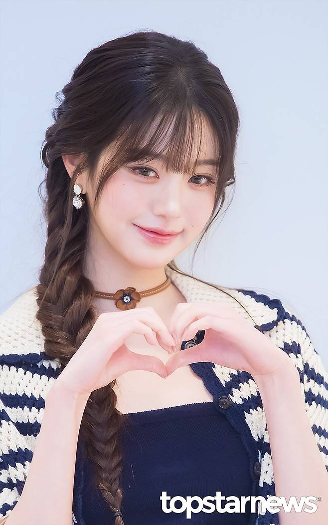 15703903_1614145_447.jpg 오늘자 미우미우 아이브 장원영 기사사진