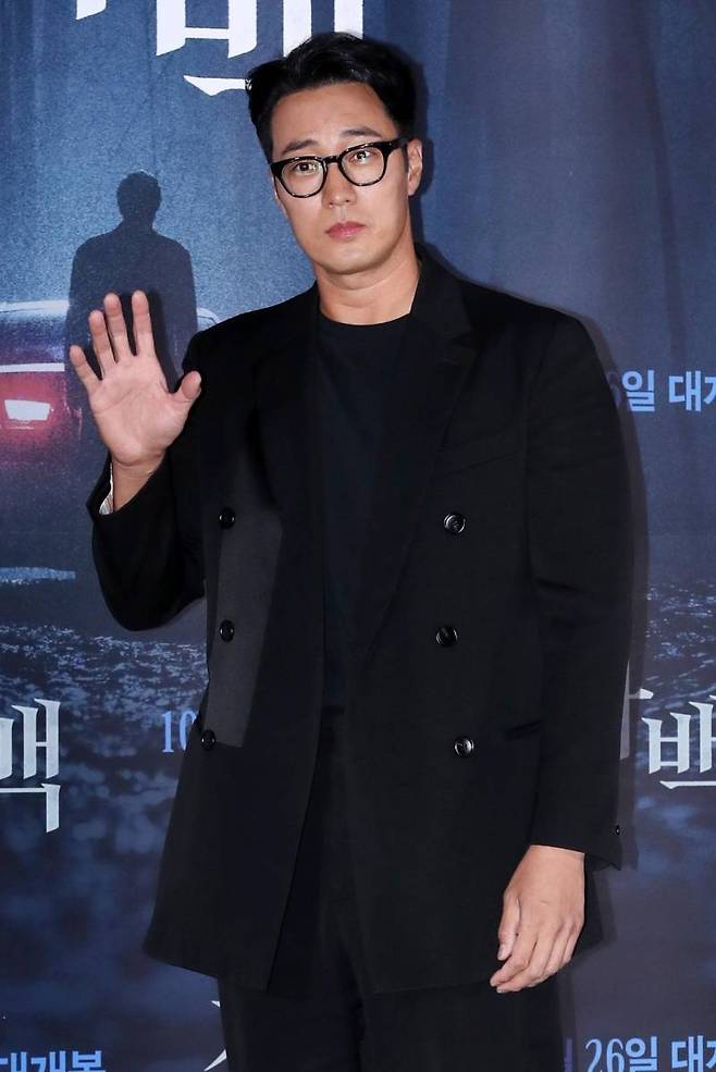 "배우 소지섭이 18일 오후 서울 광진구 롯데시네마 건대입구점에서 진행된 영화 '자백' 언론배급시사회 및 기자간담회에 참석해 포토타임을 갖고 있다. 서병수 기자 qudtn@edaily.co.kr /2022.10.18."