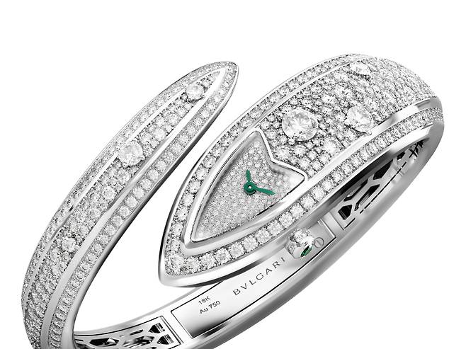 기존 세르펜티 컬렉션에 비해 훨씬 간결하고 현대적인 디자인으로 완성됐다. 사진 불가리