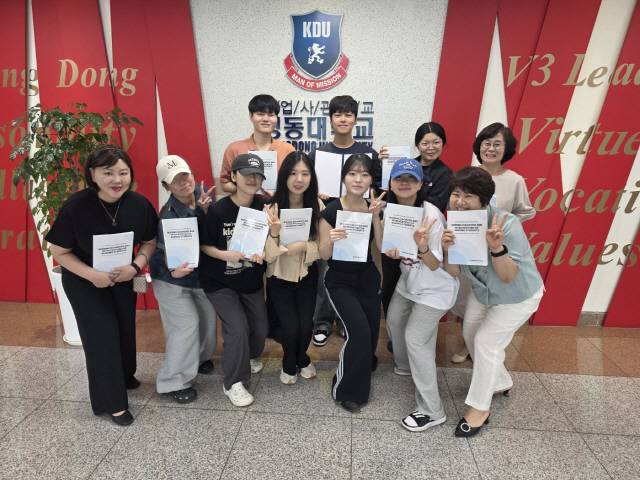 ▲ ‘간호학생을 위한 간호진단과 중재’ 교재를 공동 집필한 경동대 간호전공 학생들.