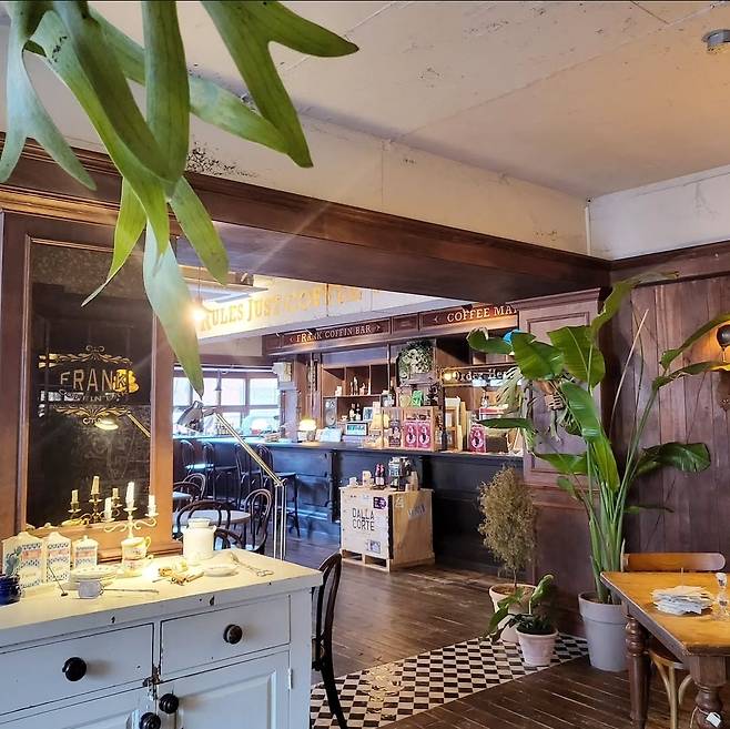 Frank Coffin Bar (Frank Coffin Bar official Instagram)