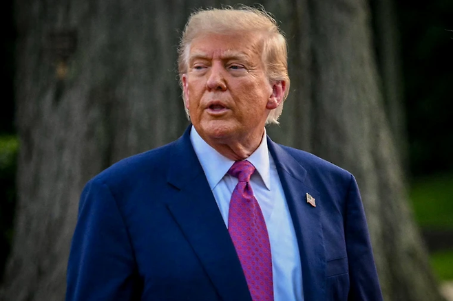 트럼프 미국 대통령이 노예 해방 기념일인 6월 19일 공휴일을 폐지해야 한다고 밝혔다. [사진 = AFP]