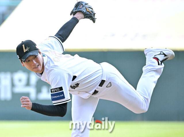 14일 오후 인천 문학동 SSG랜더스필드에서 진행된 '2025 프로야구 KBO리그' SSG랜더스와 롯데자이언츠의 경기. SSG 김광현이 선발등판해 역투하고 있다./마이데일리