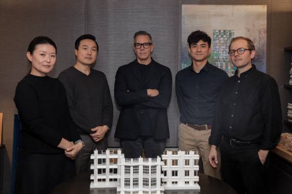 [KPF_Trent Tesch PRINCIPAL(사진 가운데)]