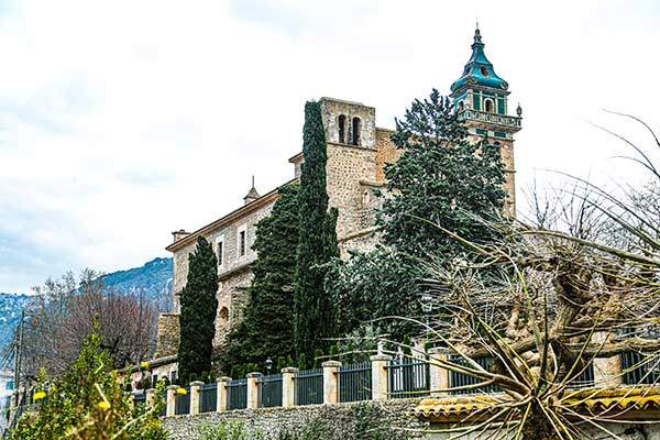 발데모사 시립박물관.