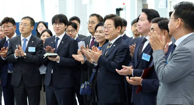 이재명 대통령, AI 제품·서비스 시연 참관. 연합뉴스