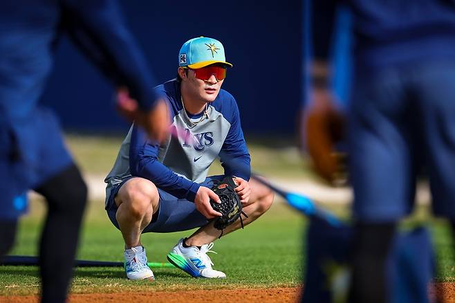 탬파베이 레이스 김하성의 햄스트링 부상 복귀가 얼마 남지 않은 것으로 보인다. 메이저리그 공식 홈페이지 MLB닷컴은 20일 탬파베이 부상자 현황을 업데이트하면서 '오른쪽 햄스트링 긴장으로 재활 훈련을 연기했던 김하성이 16일부터 가벼운 훈련을 시작했고, 이번 주 안에 복귀할 것으로 보인다'고 알렸다. 김하성은 지난달 말 트리플A 재활 경기에 나서며 빅리그 복귀에 박차를 가했다. 그러나 최근 갑작스러운 햄스트링 부상으로 복귀가 연기됐다. 탬파베이 레이스 공식 SNS