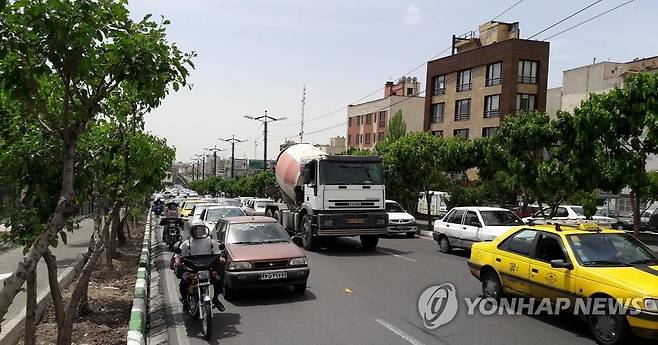 테헤란 서울로의 평소 모습 (테헤란=연합뉴스) 강훈상 특파원 = 1977년 서울과 테헤란시의 자매결연으로 생긴 테헤란 서울로. hskang@yna.co.kr