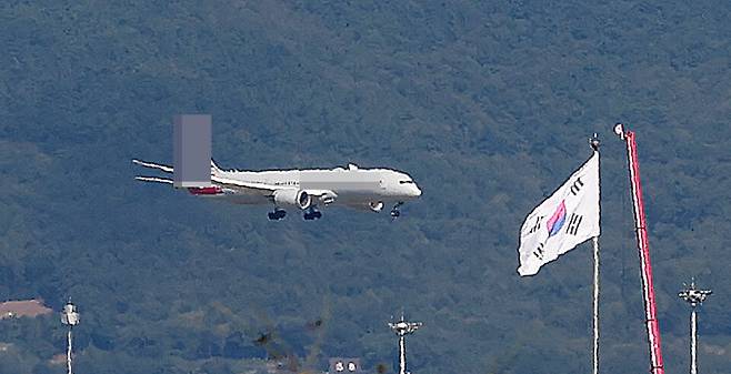 21일 오후 6시49분 인천공항 제1터미널에서 일본 나리타 공항으로 향하던 아시아나항공 OZ108편이 출발 후 엔진에서 화재가 발생해&nbsp;&nbsp;비상착륙했다. 기사 내용과 사진은 상관없음. 인천공항에 착륙하는 항공기. /인천일보DB&nbsp;