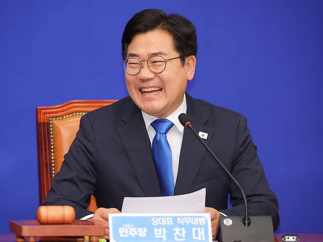 더불어민주당 박찬대 당대표 직무대행 겸 원내대표가 지난 13일 서울 여의도 국회에서 열린 최고위원회의에 참석한 모습. /연합뉴스