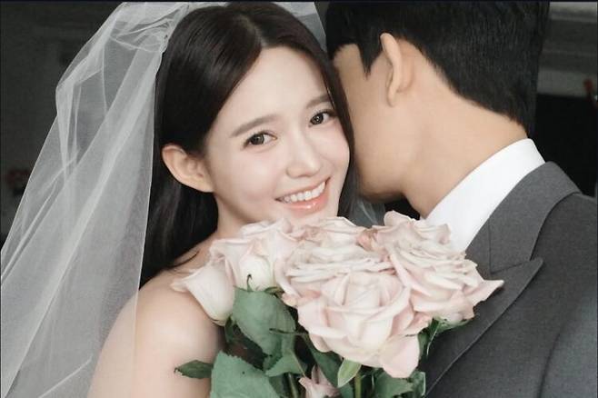 이달 초 남보라는 49.5kg으로 측정된 체중계 사진을 공개하며 다이어트를 선언했다. [사진=SNS]