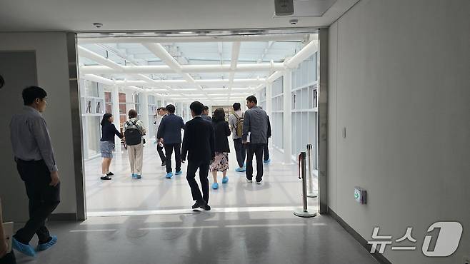 세종 산울초등학교와 중학교 건물을 연결하는 유일한 통로인 (가칭)이응다리. ⓒ 뉴스1 장동열 기자