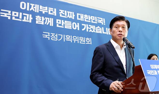 조승래 국정기획위원회 대변인이 19일 오전 세종시 정부세종컨벤션센터에서 출입기자들에게 업무보고 내용 등을 브리핑 하고 있다 2025.6.19/뉴스1 ⓒ News1 김기남 기자